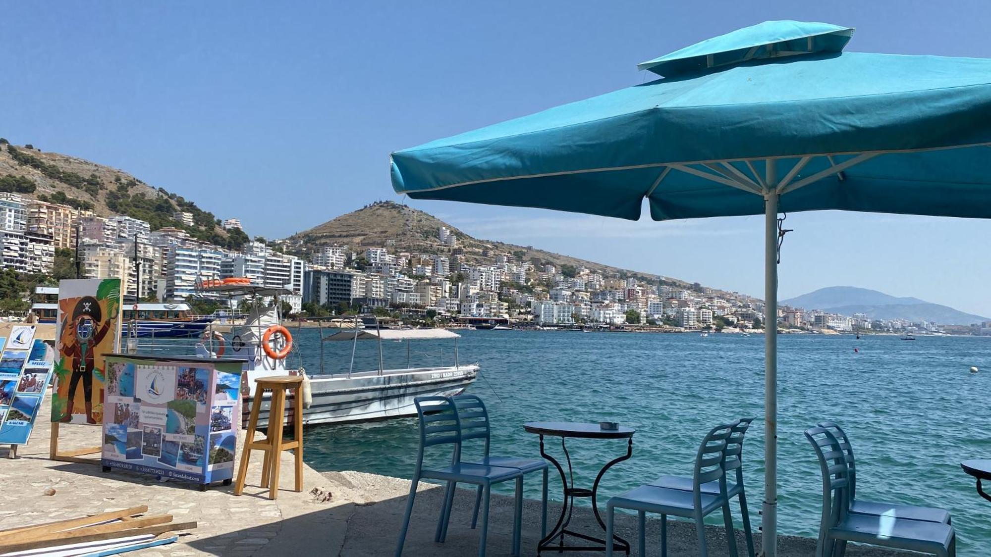 Blue Breeze Attic Apartments Sarandë Exterior foto