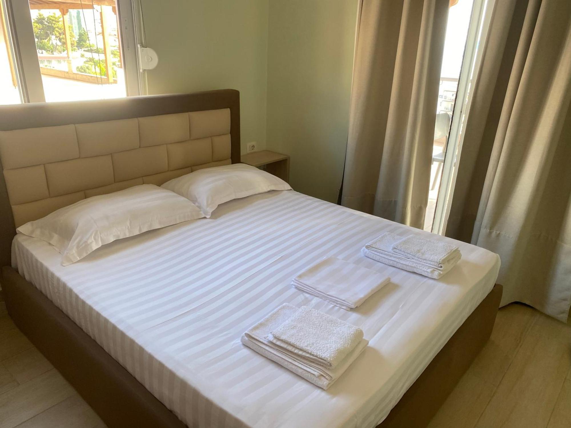 Blue Breeze Attic Apartments Sarandë Exterior foto